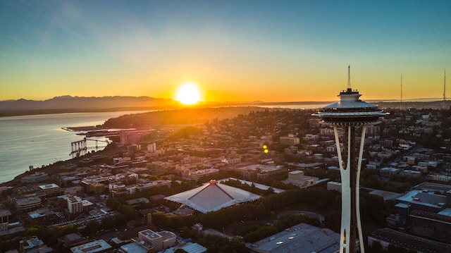 the sun setting in seattle